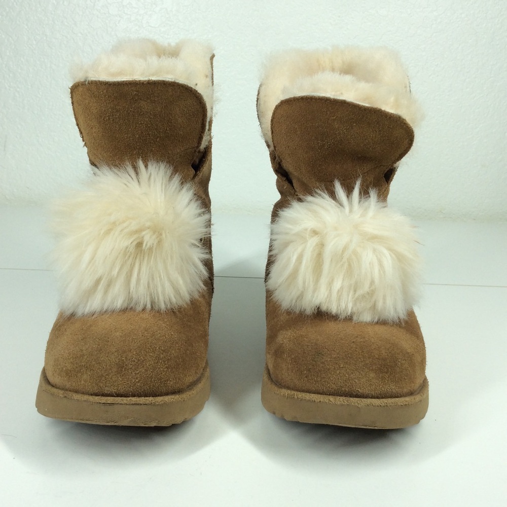 UGG Kids' Isley boots with removable pom pom - Picture 2 of 14